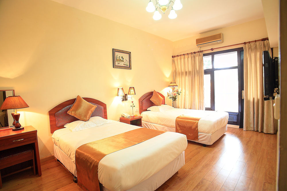 Khách sạn Paragon